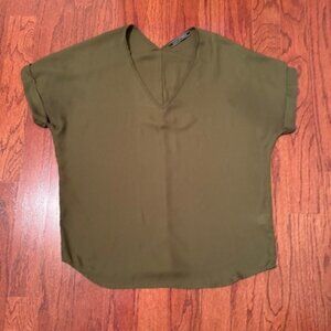 LADIES BLOUSE BY LILA CLOTHING COMPANY, SIZE MEDIUM